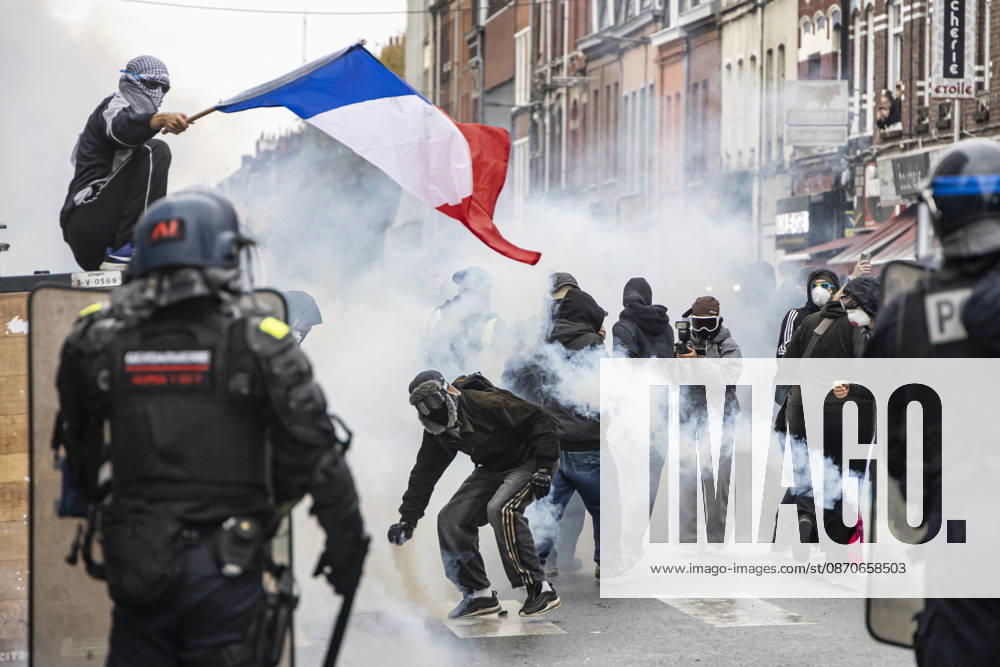 Clashes During The Yellow Vests Protest Act II - Lille Clashes during the demonstration in favor of purchasing power, the protection of public services, and fiscal and social justice, in Lille on October 24, 2026 as part of a nationwide call for mobilisation and protest bringing together former members of the Yellow Vest movement, labor unions, high school and university students. Photo by Sebastien Courdji ABACAPRESS.COM Lille nord France