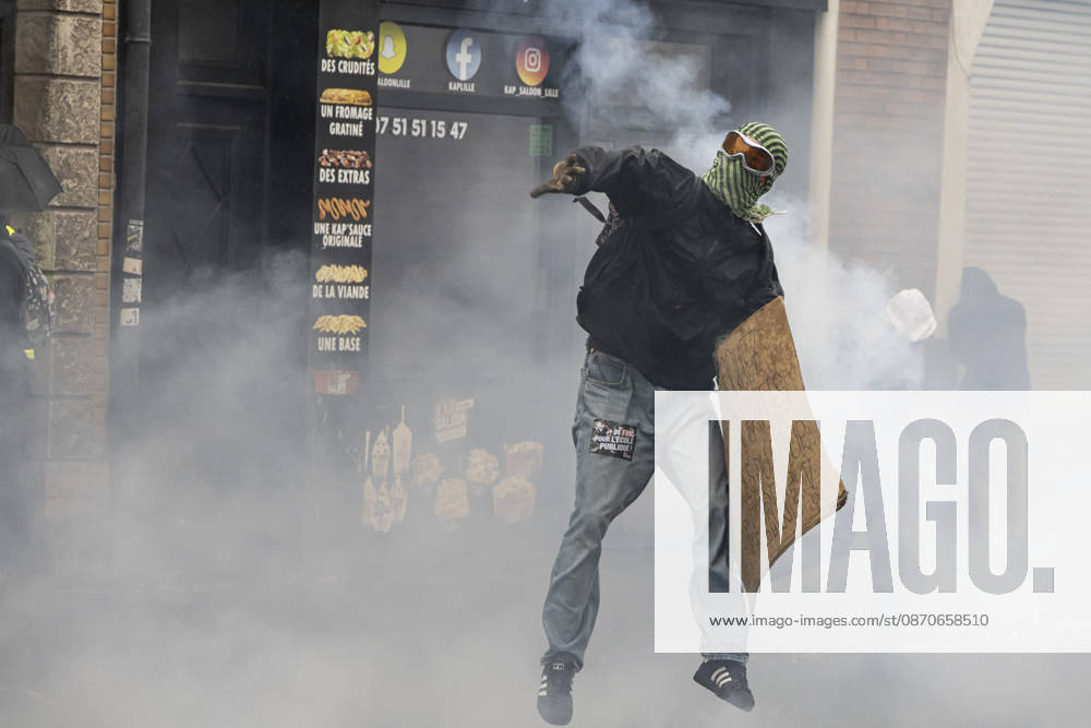 Clashes During The Yellow Vests Protest Act II - Lille Clashes during the demonstration in favor of purchasing power, the protection of public services, and fiscal and social justice, in Lille on October 24, 2026 as part of a nationwide call for mobilisation and protest bringing together former members of the Yellow Vest movement, labor unions, high school and university students. Photo by Sebastien Courdji ABACAPRESS.COM Lille nord France