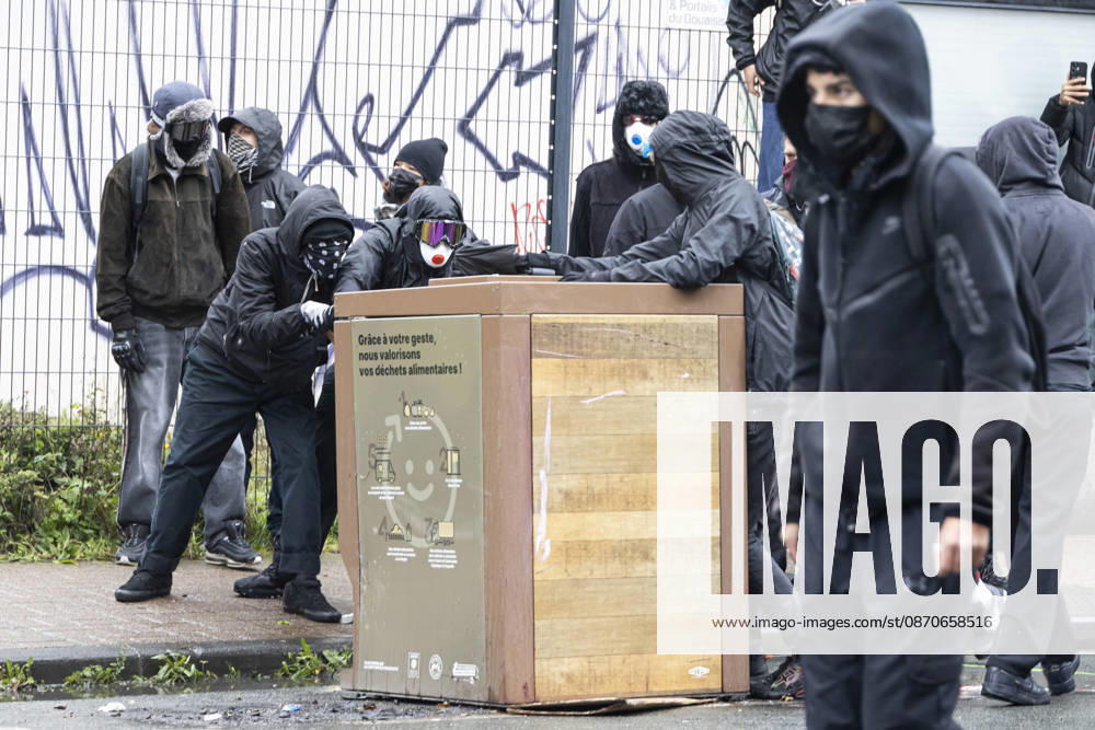 Clashes During The Yellow Vests Protest Act II - Lille Clashes during the demonstration in favor of purchasing power, the protection of public services, and fiscal and social justice, in Lille on October 24, 2026 as part of a nationwide call for mobilisation and protest bringing together former members of the Yellow Vest movement, labor unions, high school and university students. Photo by Sebastien Courdji ABACAPRESS.COM Lille nord France