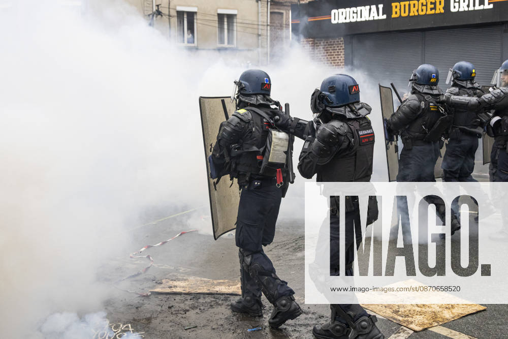 Clashes During The Yellow Vests Protest Act II - Lille Clashes during the demonstration in favor of purchasing power, the protection of public services, and fiscal and social justice, in Lille on October 24, 2026 as part of a nationwide call for mobilisation and protest bringing together former members of the Yellow Vest movement, labor unions, high school and university students. Photo by Sebastien Courdji ABACAPRESS.COM Lille nord France