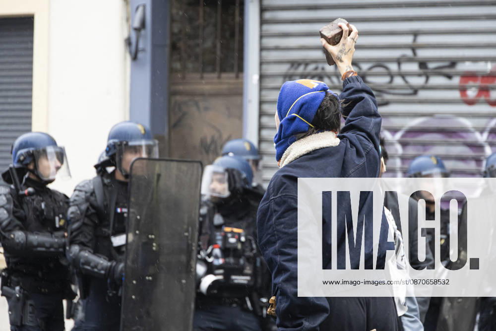 Clashes During The Yellow Vests Protest Act II - Lille Clashes during the demonstration in favor of purchasing power, the protection of public services, and fiscal and social justice, in Lille on October 24, 2026 as part of a nationwide call for mobilisation and protest bringing together former members of the Yellow Vest movement, labor unions, high school and university students. Photo by Sebastien Courdji ABACAPRESS.COM Lille nord France