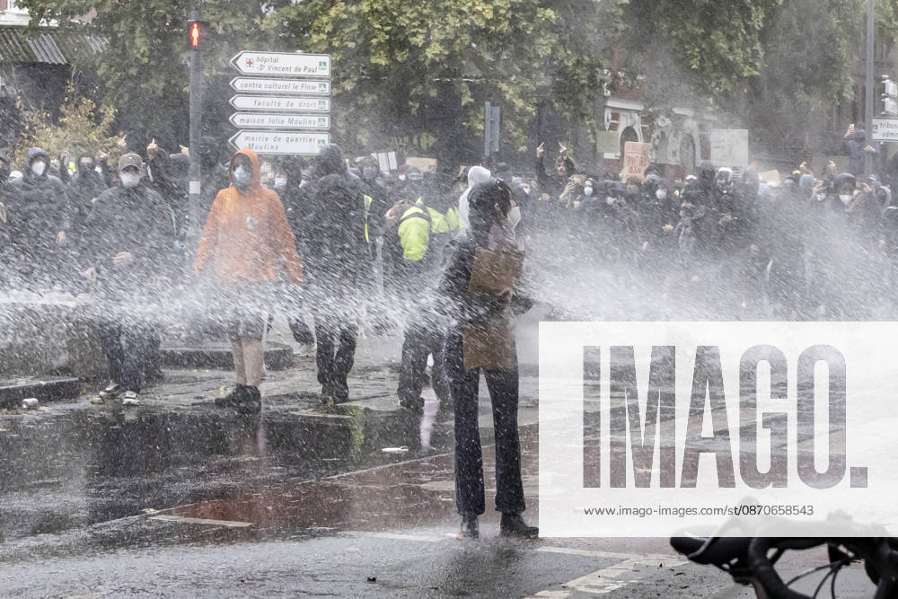 Clashes During The Yellow Vests Protest Act II - Lille Clashes during the demonstration in favor of purchasing power, the protection of public services, and fiscal and social justice, in Lille on October 24, 2026 as part of a nationwide call for mobilisation and protest bringing together former members of the Yellow Vest movement, labor unions, high school and university students. Photo by Sebastien Courdji ABACAPRESS.COM Lille nord France