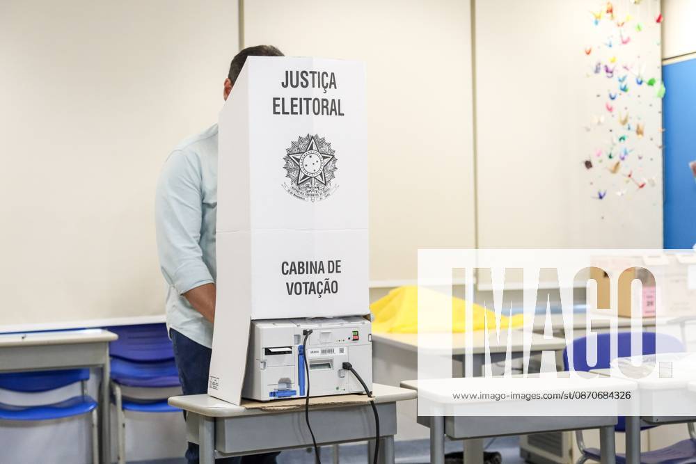 Sao Paulo governor Tarcisio de Freitas votes at the Miguel de Cervantes school. Re-elected governor of Sao Paulo, Tarcisio de Freitas, votes at the Miguel de Cervantes school, in the Morumbi neighborhood, southern region of Sao Paulo, this Sunday, October 25, 2026. Sao Paulo Sao Paulo Brasil