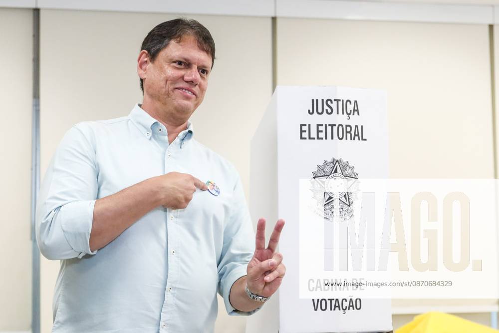 Sao Paulo governor Tarcisio de Freitas votes at the Miguel de Cervantes school. Re-elected governor of Sao Paulo, Tarcisio de Freitas, votes at the Miguel de Cervantes school, in the Morumbi neighborhood, southern region of Sao Paulo, this Sunday, October 25, 2026. Sao Paulo Sao Paulo Brasil