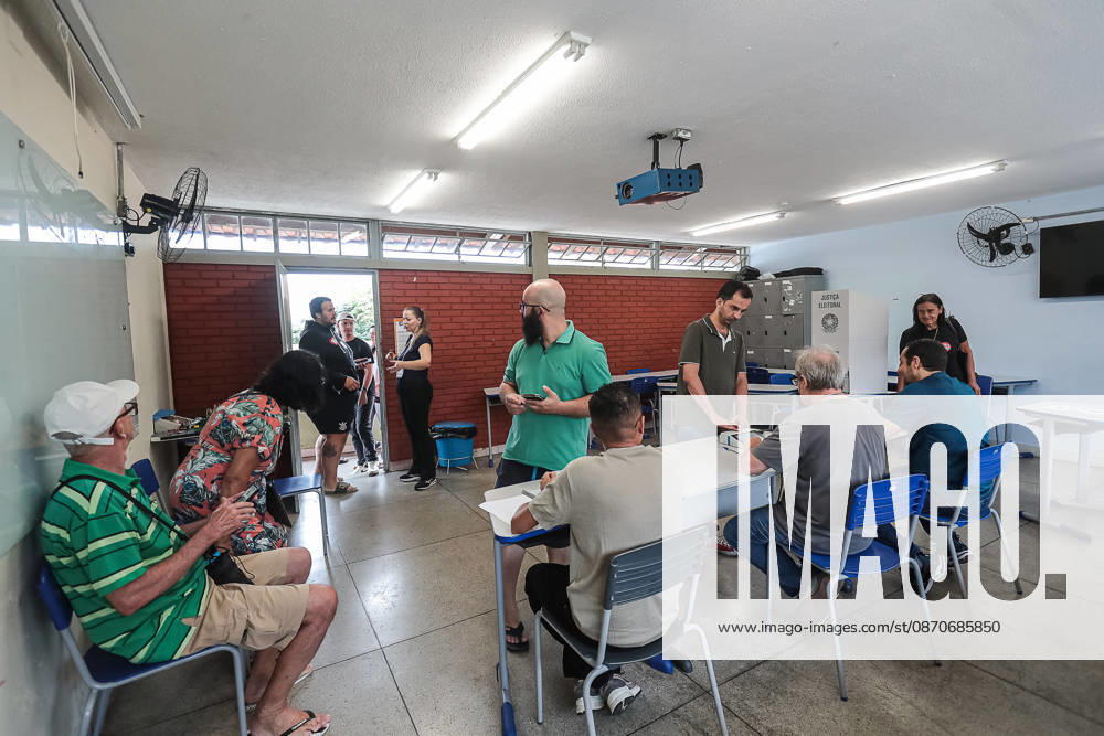 Preparation and organization of a polling station at the Maria Luiza Miranda Bastos State School, in the Planalto neighborhoodÃ¢â‚¬located in the northern zone of Belo Horizonte, Minas GeraisÃ¢â‚¬for the second round of the 2026 elections, along with the arrival of voters and the casting of ballots this Sunday, October 25, 2026. Belo Horizonte BRAZIL - ZUMAc236 20261025_znp_c236_038