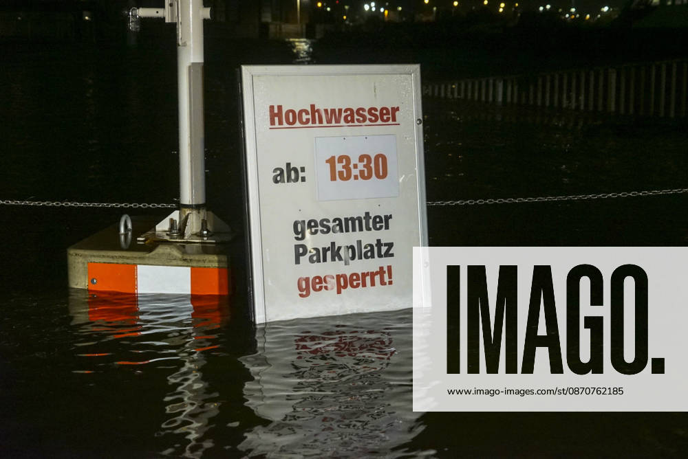 CNTV FLOODING: Fall flooding in the Port of Hamburg, the Hamburg Fish Market and the Oevelgoenne parking lot were flooded by the Elbe; the water stood about 50 cm high in the fish auction hall. Hamburg, October 26, 2026. The combination of a full moon and a storm surge caused the Elbe flooding in Hamburg, Germany.