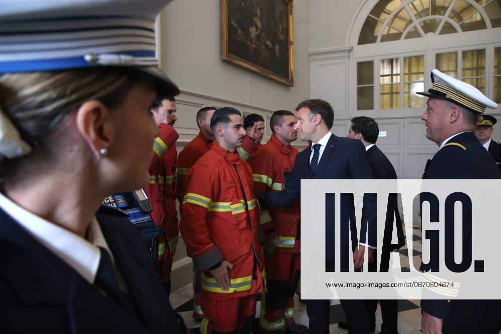 French President Emmanuel Macron Visits Marseille PHOTOPQR LA PROVENCE PHILIPPE LAURENSON MARSEILLE 10 26 2026 French President Emmanuel Macron visits Marseille following two Saturdays of demonstrations, including a chaotic October 17 in Marseille—here at City Hall, accompanied by Benoit Payan, mayor of Marseille. PHOTOS POOL French President Emmanuel Macron visits Marseille following two consecutive Saturdays of demonstrations, including chaotic scenes on October 17. MARSEILLE, MARSEILLE, France
