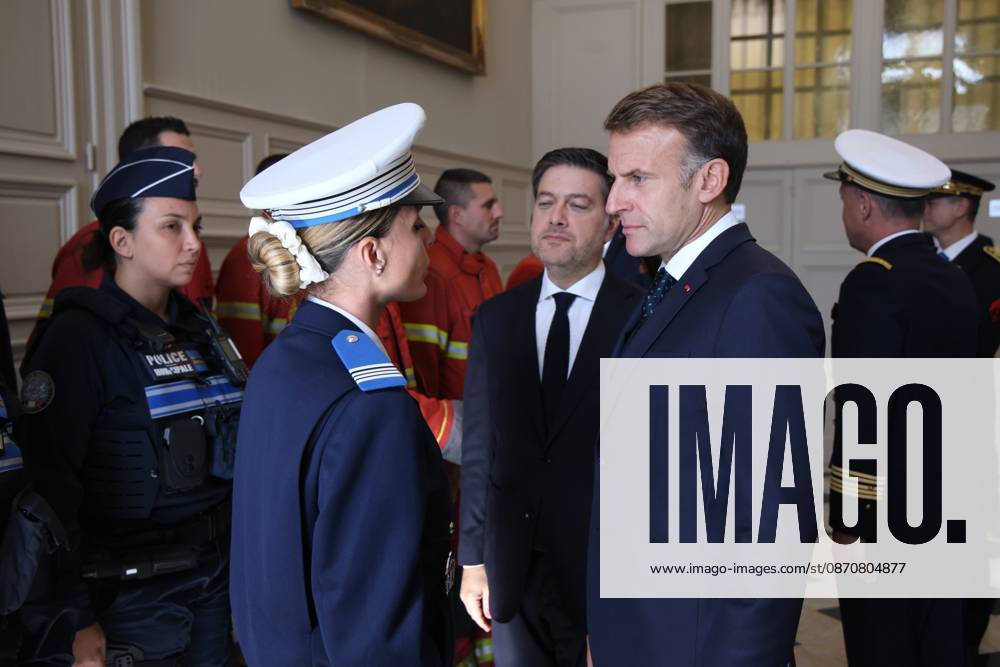 French President Emmanuel Macron Visits Marseille PHOTOPQR LA PROVENCE PHILIPPE LAURENSON MARSEILLE 10 26 2026 French President Emmanuel Macron visits Marseille following two Saturdays of demonstrations, including a chaotic October 17 in Marseille—here at City Hall, accompanied by Benoit Payan, mayor of Marseille. PHOTOS POOL French President Emmanuel Macron visits Marseille following two consecutive Saturdays of demonstrations, including chaotic scenes on October 17. MARSEILLE, MARSEILLE, France