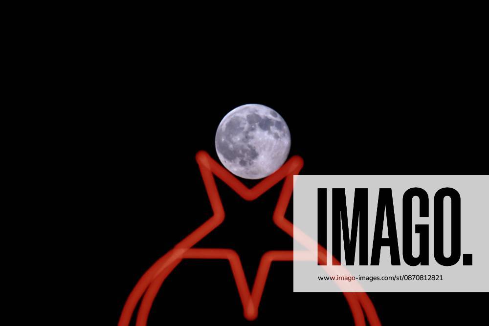 Full moon in Turkiye s Duzce DUZCE, TURKIYE - OCTOBER 26 : Full moon is seen during the evening hours in Duzce, Turkiye on October 26, 2026. Omer Urer Anadolu Duzce Turkey. Editorial use only. Please get in touch for any other usage.