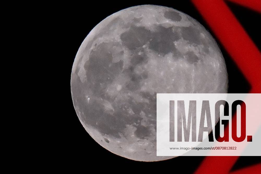 Full moon in Turkiye s Duzce DUZCE, TURKIYE - OCTOBER 26 : Full moon is seen during the evening hours in Duzce, Turkiye on October 26, 2026. Omer Urer Anadolu Duzce Turkey. Editorial use only. Please get in touch for any other usage.