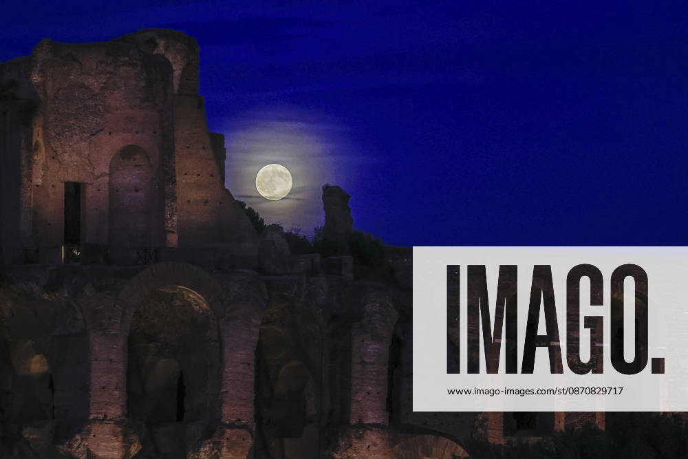 Full moon rising in Rome ROME, ITALY, OCTOBER 26: The full moon rises behind the Palatine hill in Rome, Italy, on October 26, 2026. Riccardo De Luca Anadolu Rome Italy. Editorial use only. Please get in touch for any other usage.
