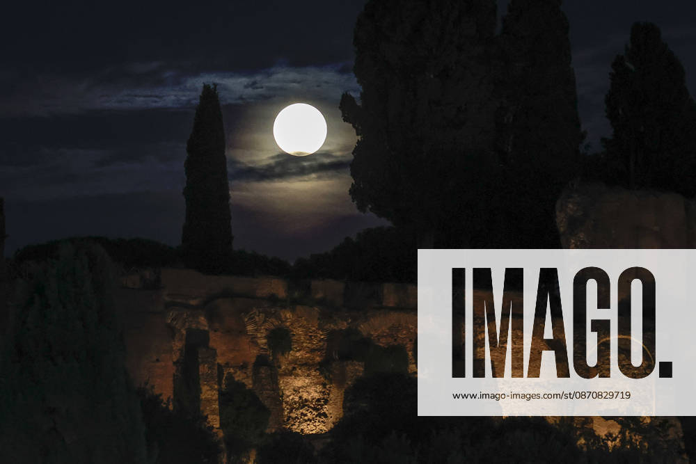Full moon rising in Rome ROME, ITALY, OCTOBER 26: The full moon rises behind the Palatine hill in Rome, Italy, on October 26, 2026. Riccardo De Luca Anadolu Rome Italy. Editorial use only. Please get in touch for any other usage.
