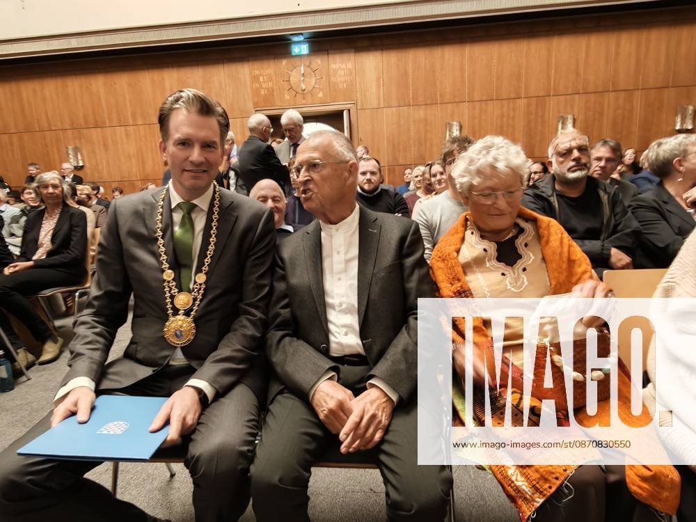Kassel The city of Kassel awards former Federal Minister of Finance Hans Eichel the honorary title of Honorary Citizen of the City of Kassel. The photo shows Kassel’s Mayor Dr. Sven Schoeller with Hans Eichel and his wife, Gabriele Wolf Eichel. KH
