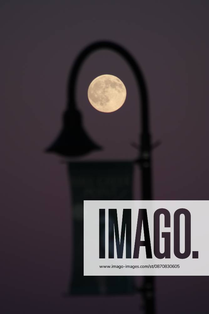 October s full Hunter s Moon in New Jersey SECAUCUS, NEW JERSEY, UNITED STATES - OCTOBER 26: The full moon, known as the Hunter s Moon for the month of October, is seen at Hackensack River in Secaucus, New Jersey, United States on October 26, 2026. Islam Dogru Anadolu New York United States. Editorial use only. Please get in touch for any other usage.