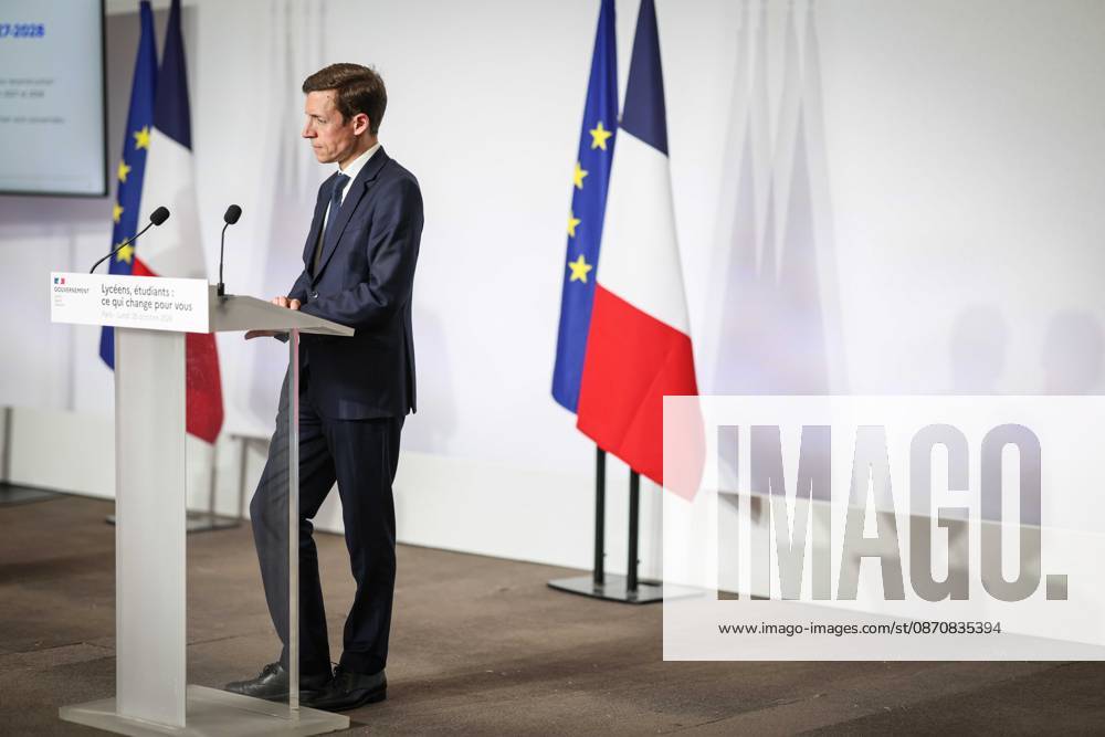 Paris, France le 26 octobre 2026 - Edouard Geffray, ministre de l Education nationale, et Philippe Baptiste, ministre de l Enseignement superieur, de la Recherche et de l Espace, presentent lors d une conference de presse les conclusions de la consultation nationale lyceenne et de la concertation relative Ã l orientation et a Parcoursup. Ils detaillent egalement les reponses aux attentes exprimees par les lyceens et les etudiants afin d ameliorer leurs conditions d apprentissage et d etude - Edouard Geffray, Minister of National Education, and Philippe Baptiste, Minister of Higher Education, Research and Space, present at a press conference the conclusions of the national high school consultation and the consultation on orientation and Par