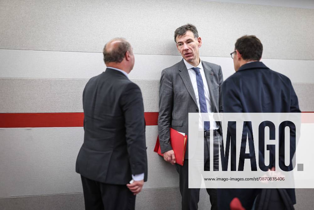 Paris, France le 26 octobre 2026 - Edouard Geffray, ministre de l Education nationale, et Philippe Baptiste, ministre de l Enseignement superieur, de la Recherche et de l Espace, presentent lors d une conference de presse les conclusions de la consultation nationale lyceenne et de la concertation relative Ã l orientation et a Parcoursup. Ils detaillent egalement les reponses aux attentes exprimees par les lyceens et les etudiants afin d ameliorer leurs conditions d apprentissage et d etude - Edouard Geffray, Minister of National Education, and Philippe Baptiste, Minister of Higher Education, Research and Space, present at a press conference the conclusions of the national high school consultation and the consultation on orientation and Par