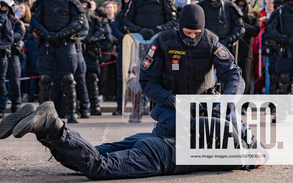 Official celebrations for Austria’s National Day 2026 Oath-taking ceremony during the official celebrations for National Day 2026 at Heldenplatz in Vienna, Austria The Prison Guard Special Operations Unit (JEG) during a demonstration in Vienna at Heldenplatz, Vienna, Austria