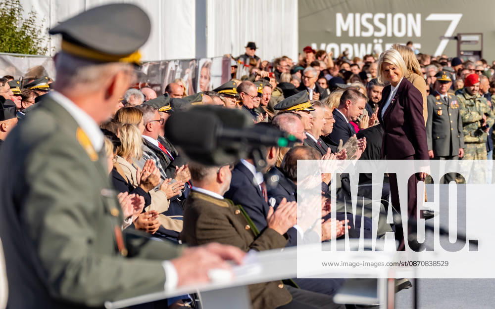 Official celebrations for Austria’s National Day 2026 Oath-taking ceremony during the official celebrations for National Day 2026 at Heldenplatz in Vienna, Austria. The photo shows Vienna Military Commander Brigadier Christian Habersatter and ÖVP Federal Minister of Defense Klaudia Ta