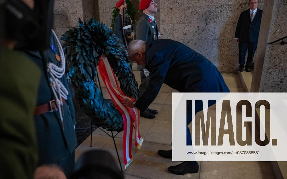 Official celebrations for Austria’s National Day 2026 Wreath-laying ceremony during the official celebrations on National Day 2026 at the outer castle gate on Heldenplatz in Vienna, Austria. The photo shows Alexander Sascha Van der Bellen, Federal President of the Republic of Austria, at Heldenplatz in Vienna, Austria.
