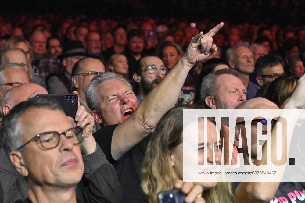 STOCKHOLM, SWEDEN 20261026 Audience and fans as the British hard rock band Deep Purple performs at Avicii Arena, STOCKHOLM, SWEDEN