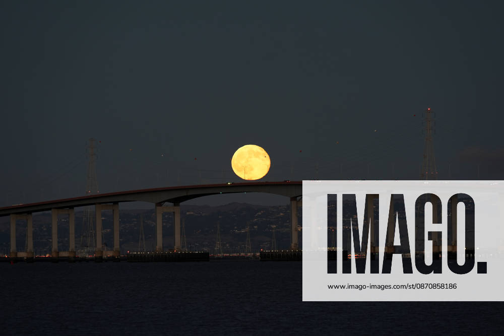 #2 Full Hunter s Moon rises over San Mateo Bridge in California SAN MATEO, CA - OCTOBER 26: The full moon is known as the Hunter s Moon rises over San Mateo Bridge near the San Francisco Bay in San Mateo, California, United States on October 26, 2026. Tayfun Coskun Anadolu California United States. Editorial use only. Please get in touch for any other usage.