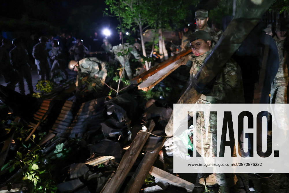Tornado damages dozens of homes in central Chile REQUINOA, CHILE - OCTOBER 26: Soldiers help with cleanup efforts in the affected area as buildings and infrastructure sustain damage after a tornado strikes the commune of Requinoa in Chile s O Higgins region on October 26, 2026. The weather event is preliminarily classified as an EF2 tornado, associated with wind speeds of 179 to 218 kilometers per hour. Approximately 70 properties are affected, one person sustains minor injuries, and around 3,000 customers are left without electricity. Lucas Aguayo Araos Anadolu Requinoa Chile. Editorial use only. Please get in touch for any other usage.