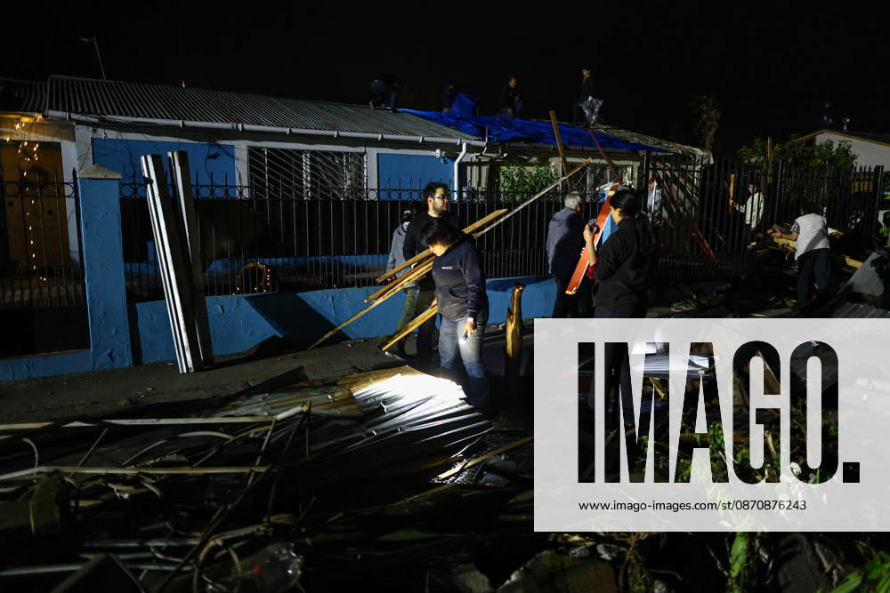 Tornado damages dozens of homes in central Chile REQUINOA, CHILE - OCTOBER 26: Residents help with cleanup efforts in the affected area as buildings and infrastructure sustain damage after a tornado strikes the commune of Requinoa in Chile s O Higgins region on October 26, 2026. The weather event is preliminarily classified as an EF2 tornado, associated with wind speeds of 179 to 218 kilometers per hour. Approximately 70 properties are affected, one person sustains minor injuries, and around 3,000 customers are left without electricity. Lucas Aguayo Araos Anadolu Requinoa Chile. Editorial use only. Please get in touch for any other usage.