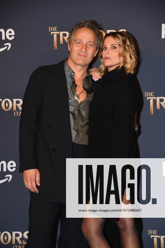 IPA90231680 - Rome, Palazzo Brancaccio: Photocall for the second season of The Traitors Italia. Pictured: Claudio Santamaria and Francesca Barra
