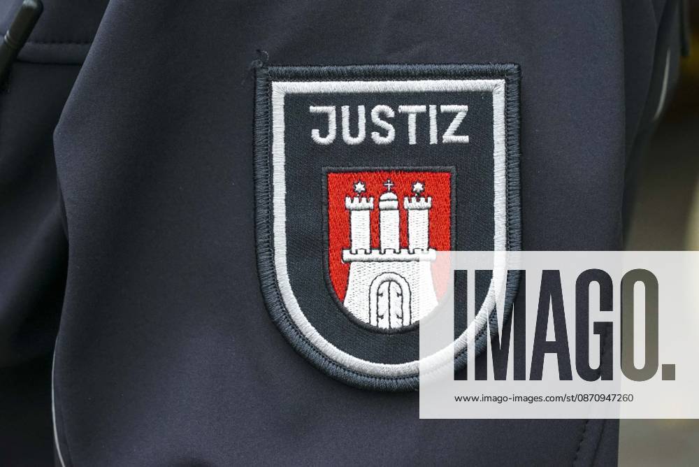 CNTV COURT Justice Coat of Arms of Hamburg on the sleeve of an officer s uniform Attack on the Nord Stream pipeline in the Baltic Sea during the trial High security measures October 27, 2026 Hamburg, Sievekingsplatz 2, Day 2 of the trial High security measures are in place at the Hamburg Regional Court, Criminal Justice Building, Hamburg, Germany