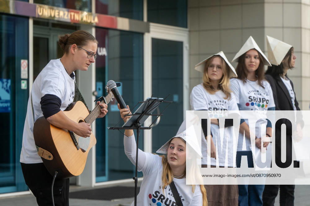 Student gathering in support of public service media, October 27, 2026, Pardubice. The event was organized by students of the University of Pardubice. (CTKxPhoto JosefxVostarek) CTKPhotoP2026102706081 CTKPhotoP2026102706081