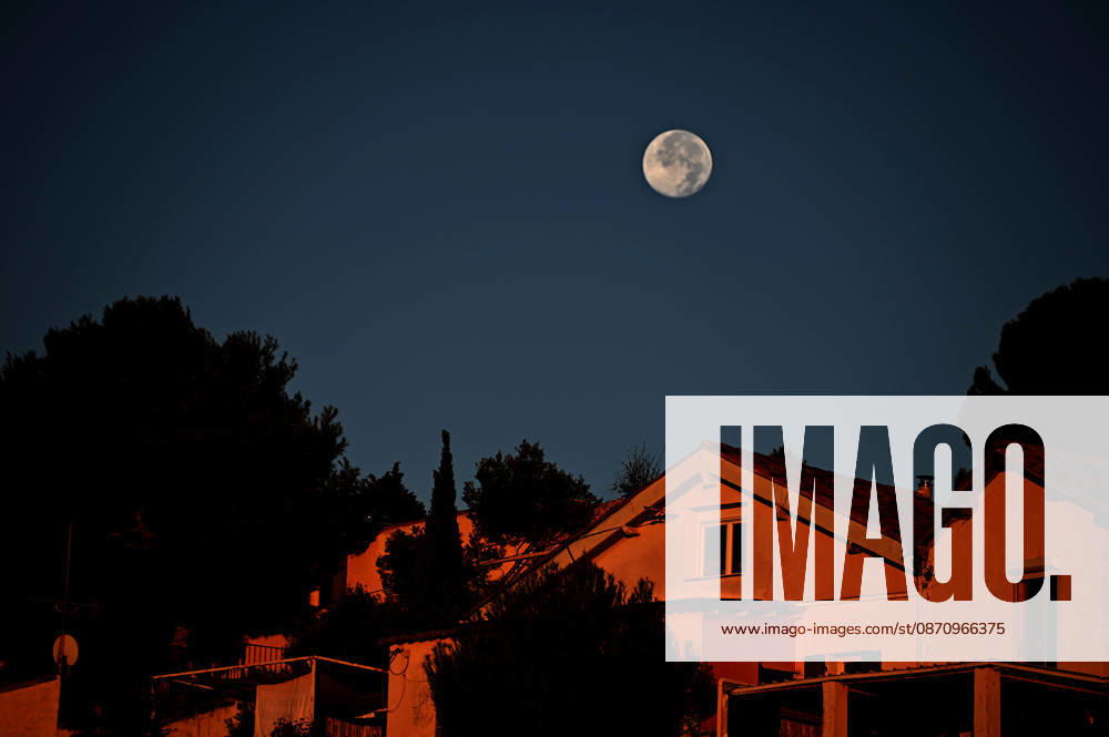 Hunter s Full Moon at daybreak in Marseille, France. The Hunter s Moon, also called the Super Harvest Moon during daybreak in Marseille. Marseille France