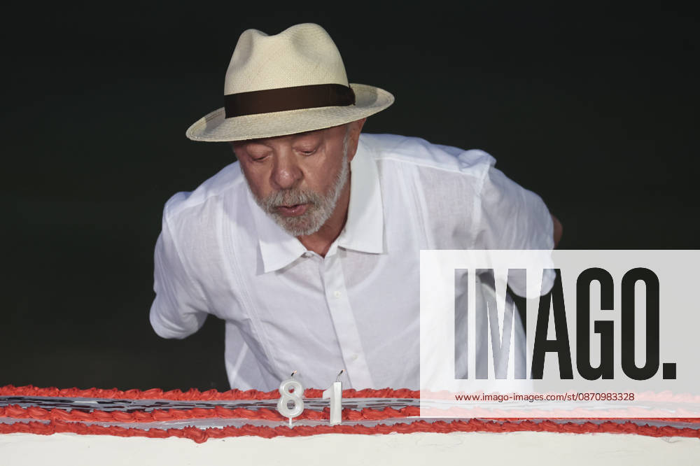 Supporters of Brazilian President Lula celebrate his 81st birthday in Brasilia BRASILIA, BRAZIL - OCTOBER 27: Brazilian President Luiz Inacio Lula da Silva, the Workers Party (PT) candidate who won the presidential runoff election on Sunday, celebrates his 81st birthday, in Brasilia, Brazil, October 27, 2026. Mateus Bonomi Anadolu Brasilia Brazil. Editorial use only. Please get in touch for any other usage.