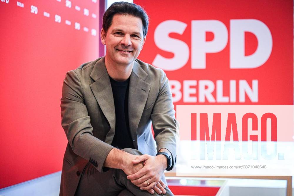 SPD Lead Candidate Steffen Krach ** ** **SPD Lead Candidate Steffen Krach r, photographed on October 28, 2026, in Berlin Berlin Berlin Berlin Copyright MaurizioxGambarini