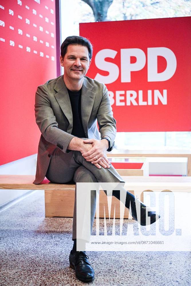 SPD Lead Candidate Steffen Krach ** ** **SPD Lead Candidate Steffen Krach r, photographed on October 28, 2026, in Berlin Berlin Berlin Berlin Copyright MaurizioxGambarini