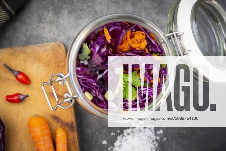 Homemade red cabbage, fermented, with chili, carrot and coriander, in a preserving jar LVF07654