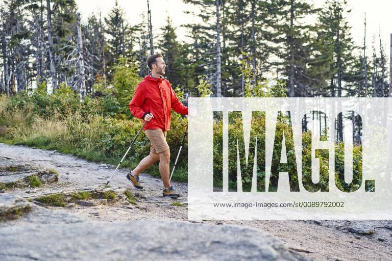 Smiling man hiking in the mountains model released Symbolfoto BSZF00727
