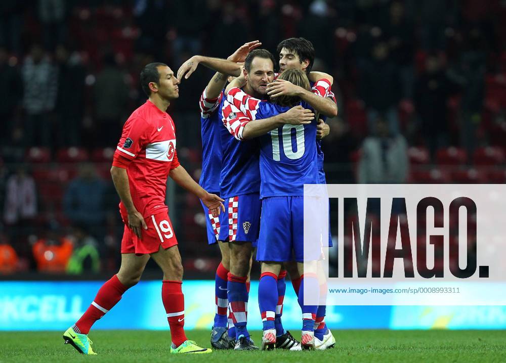 UEFA Euro 2011 play off first leg match between Turkey and Croatia ( blue) at Turk Telekom Arena Stadium in Istanbul, Turkey 11.11.2011 Match scored: Turkey 0 - Croatia 3 Pictured: Croatia s footballer Josip Simunic and Vedran Corluka celebrate with team mates after the won. Umut Bulut looks dejected. o0 Jubel Freud und Leid