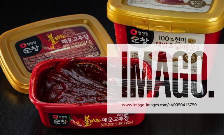 Chicago, Illinois, USA - Country ribs with gochujang hot pepper paste photographed at Chicago Tribune test kitchen in Chicago on Thursday, March 14, 2019. Styled by Shannon Kinsella. Chicago USA - ZUMAm67_ 20190314_zaf_m67_028