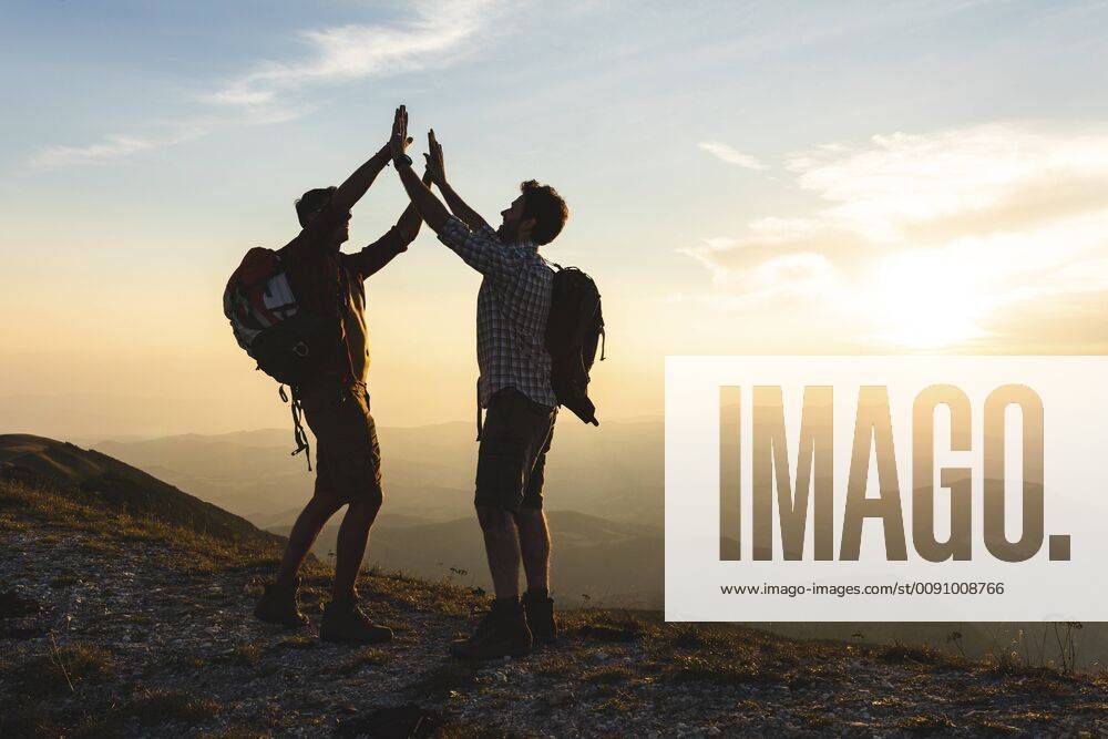 Italy, Monte Nerone, two happy and successful hikers in the mountains at sunset model released Symbolfoto WPEF01316