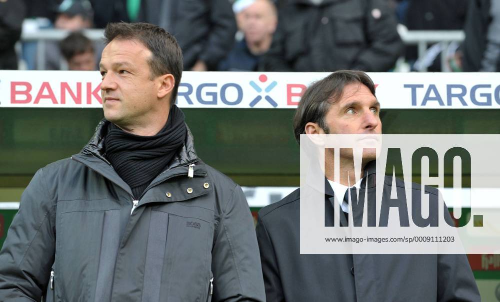 Fußball Bundesliga, 14. Spieltag, Werder Bremen - VfB Stuttgart am Sonntag (27.11.2011) im Weser Stadion in Bremen. Stuttgarts Trainer Bruno Labbadia steht vor dem Spiel mit Sportdirektor Fredi Bobic (l)an der Bank. bre208