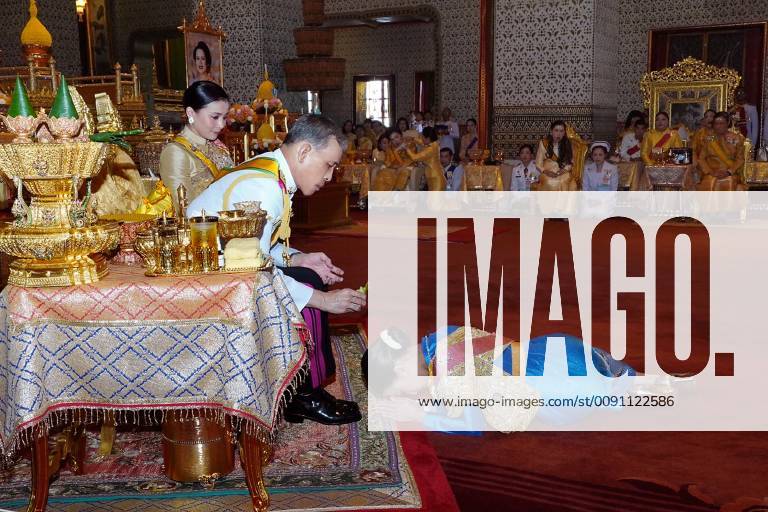 (190506) -- BANGKOK, May 6, 2019 -- Thai King Maha Vajiralongkorn pours sacred water on the head of Princess Bajrakitiyabha to grant new title and royal medals to her in Grand Palace, Bangkok, Thailand, on May 5, 2019. Thailand s newly crowned King Maha Vajiralongkorn on Sunday granted new titles to the members of the royal family after he was crowned in the Baisal Daksin Throne Hall of the Grand Palace in Bangkok on Saturday. Bureau of the Royal Household) THAILAND-BANGKOK-ROYAL FAMILY-TITLES RachenxSageamsak