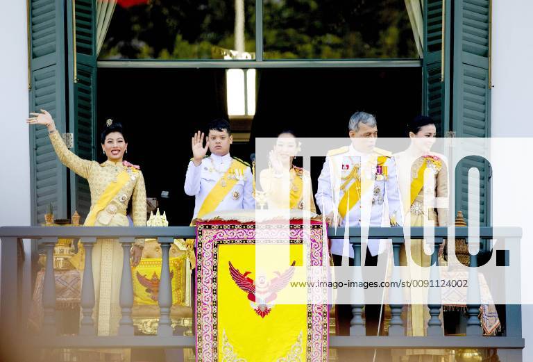 Bangkok The king s daughter Thai Princess Sirivannavari Nariratana (L) and the king s son Prince Dipangkorn Rasmijoti (2-L), his older daughter Princess Bajrakitiyabha (C), Thai King Maha Vajiralongkorn Bodindradebayavarangkun (2-R) and Queen Suthida (R) as they wave to well-wishers from a balcony of the Suddhaisavarya Prasad Hall in the Grand Palace as part of the monarch s the royal coronation ceremony in Bangkok, Thailand,
