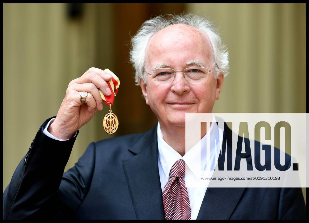 . 16 05 2019. London, United Kingdom. Investitures. Sir Philip Pullman after receiving his Knighthood from Prince Charles at the Investiture Ceremony at Buckingham Palace, London. xAndrewxParsonsx xi-Imagesx IIM-19683-0005