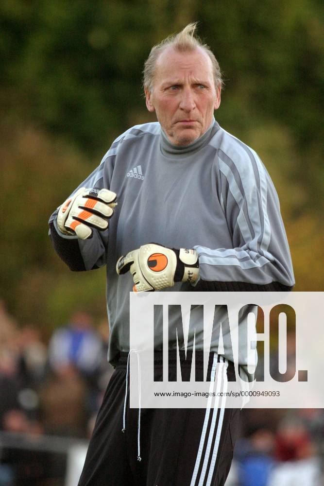 Torwart Wolfgang Kleff (Deutschland) während des Benefizspiels zugunsten der Fritz-WalterStiftung Fußball Herren Benefizspiel 2003, Benefiz, Vdig Einzelbild Flonheim