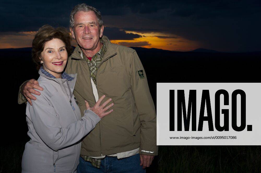 Laura Bush & George W. Bush Family Safari In Tanzania Game Park George Bush Family Safari Tanzania, Africa 28 November 2011 Laura Bush & George W. Bush Family Safari In Tanzania Game Park George Bush Family Safari Tanzania, Africa 28 November 2011.