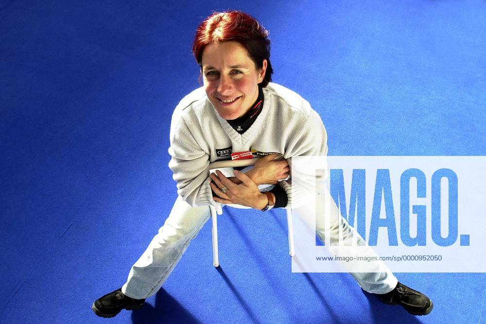 Uschi Disl (Deutschland) Biathlon Damen Studioshooting 2003 2004, Shooting, Fotoshooting, Fototermin Einzelbild