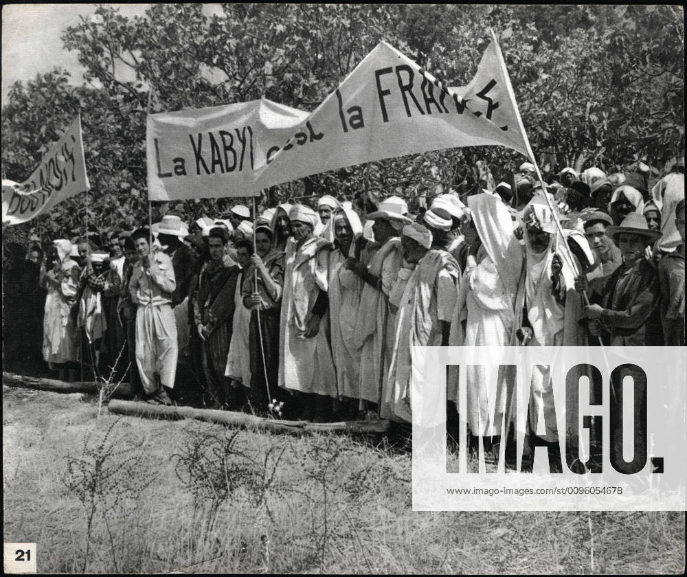 ALGERIAN WAR Kabylia is France Support of the Algerian population to France Anonymous photograph around 1958 for the French propaganda Credit Collection IM Kharbine Tapabor KH202438