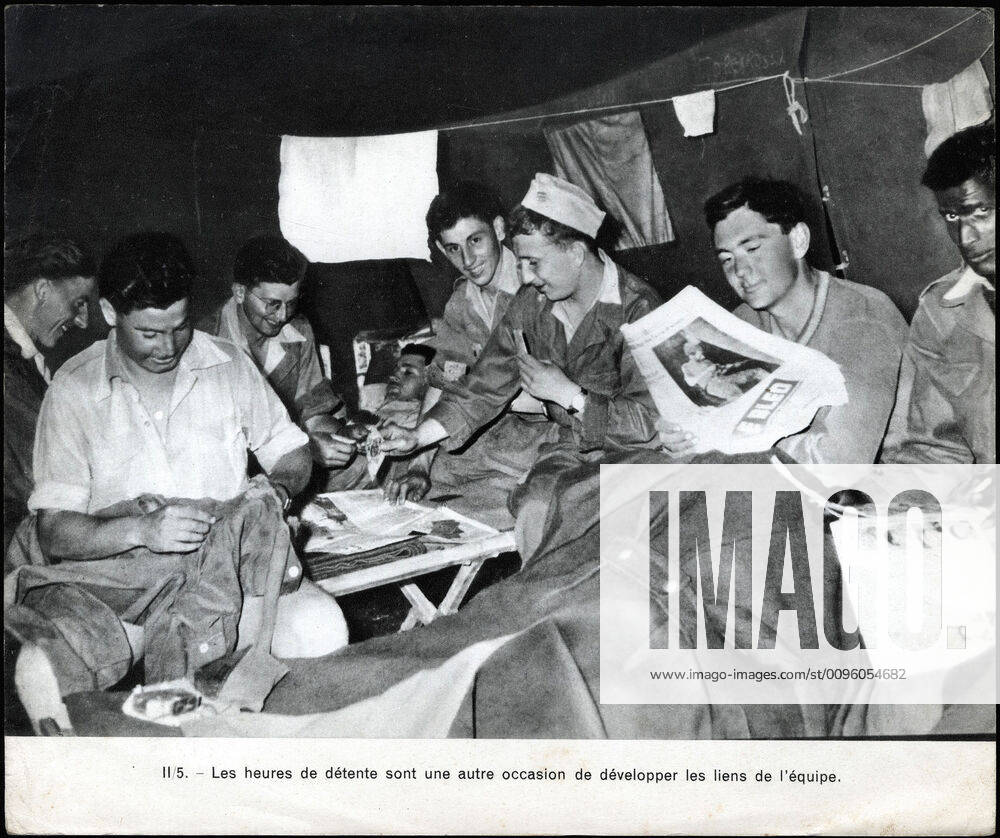 ALGERIAN WAR The hours of relaxation are another opportunity to develop the links of the team Called from the contingent under a tent Anonymous photograph around 1958 for the French propaganda Credit Collection IM Kharbine Tapabor KH202441