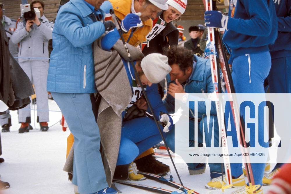 Ulrich Wehling (DDR) erschöpft im Zielraum Nordische Kombination OS Winter Herren Olympische Spiele 1976, Winterspiele, Olympia, Olympiade, Nordischer Skisport, Ski Nordisch, Vdia Gruppe Innsbruck Seefeld Erschöpfung,