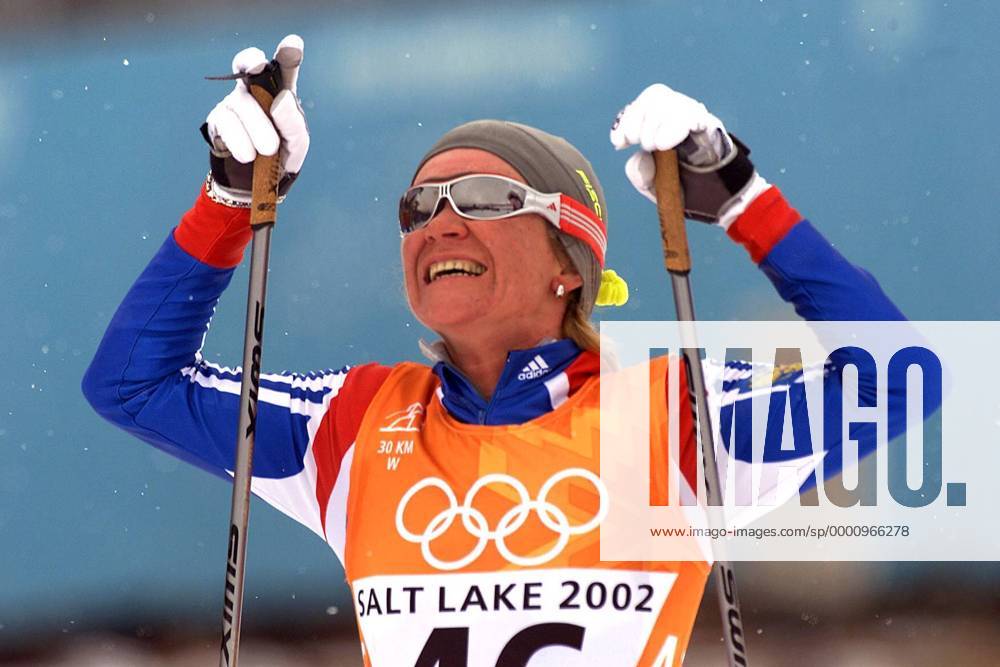 OLYMPIC LEGENDS: Larissa Lasutina Larissa Lazutina (Russland) freut sich über ihren Olympiasieg - wenig später wurde er ihr aber wegen Dopings aberkannt Nordischer Skilauf OS Winter Damen Olympische Winterspiele 2002, Olympia, Olympiade, Spiele, Ski Nordisch, Nordischer Skisport Einzelbild Soldier Hollow Salt Lake City Utah Glück, Freude, Begeisterung,